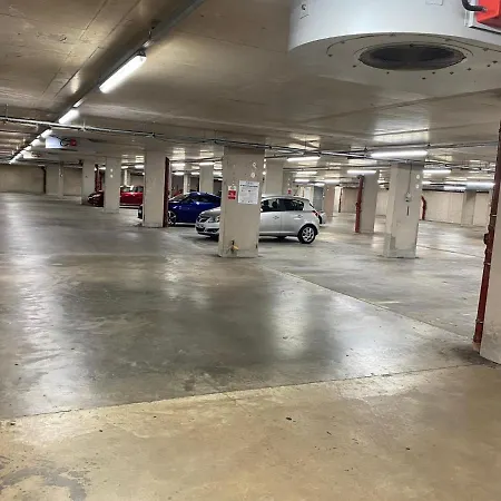 Apartman Spacious 2 Bedroom At The Postbox