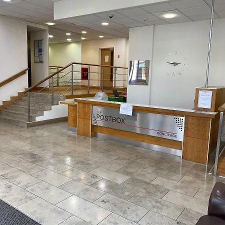 Spacious 2 Bedroom At The Postbox *