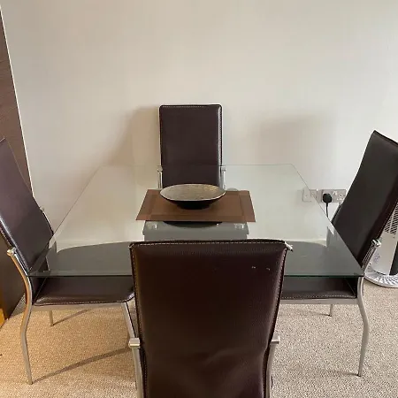 Spacious 2 Bedroom At The Postbox