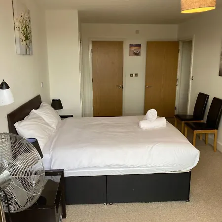 Spacious 2 Bedroom At The Postbox Apartman
