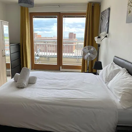 Spacious 2 Bedroom At The Postbox Apartman Birmingham